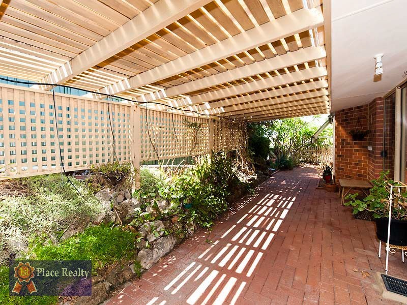 1/2 Nelson Street, Halls Head WA 6210