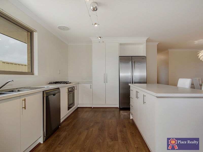 30 Highcliffe Circle, Lakelands WA 6180