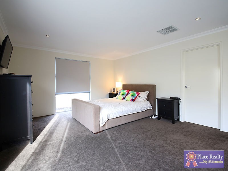 21 Victor Drive, Madora Bay WA 6210