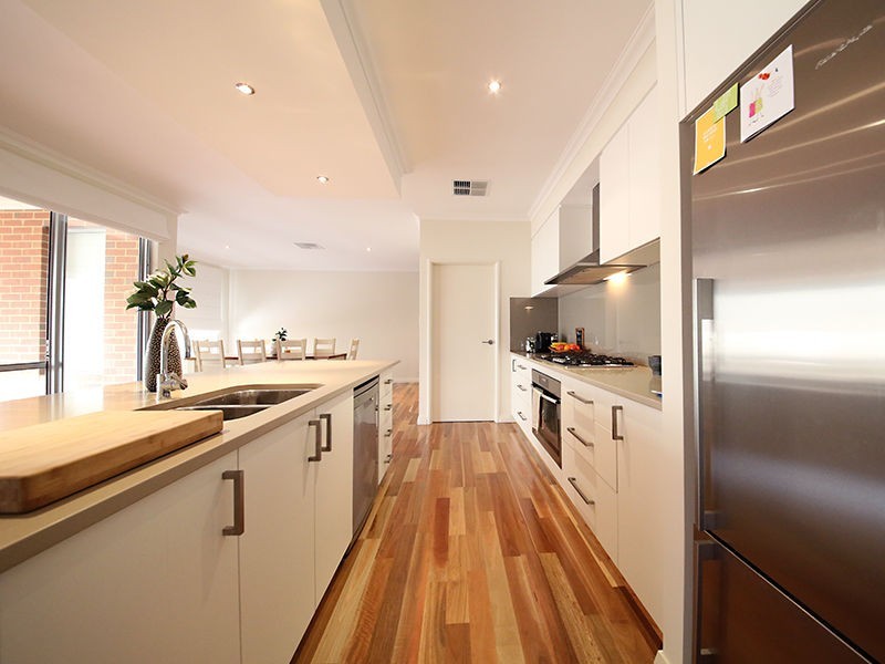 21 Victor Drive, Madora Bay WA 6210