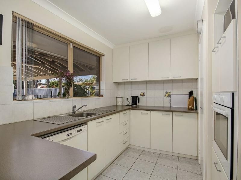 20A Sandford Crescent, Halls Head WA 6210