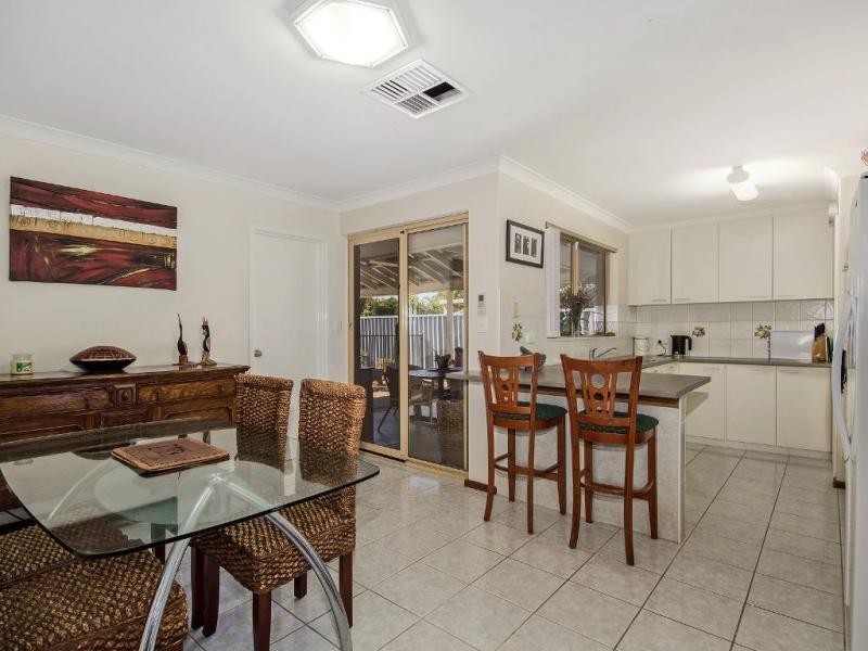 20A Sandford Crescent, Halls Head WA 6210