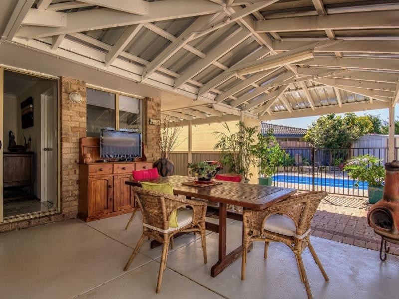 20A Sandford Crescent, Halls Head WA 6210