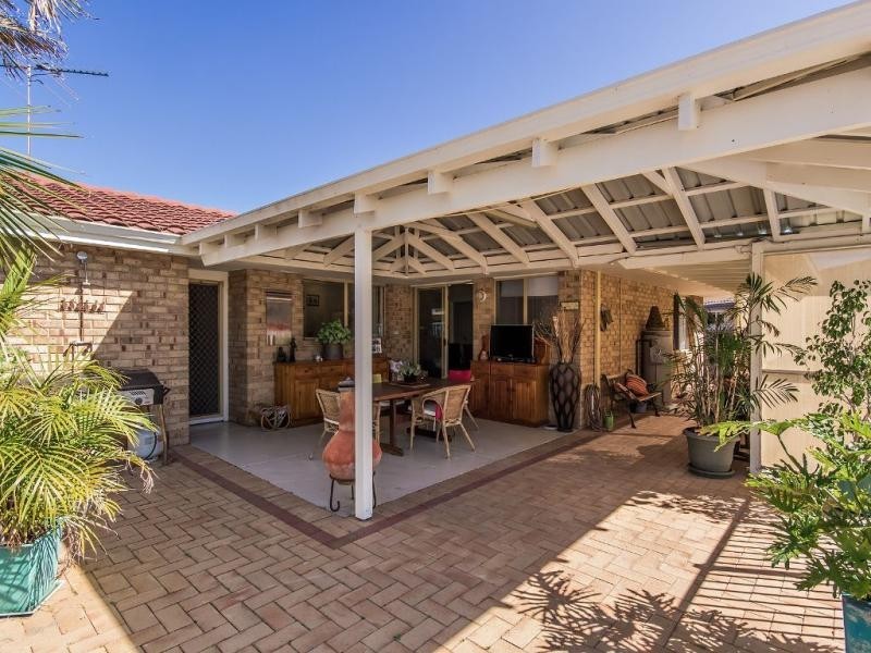 20A Sandford Crescent, Halls Head WA 6210