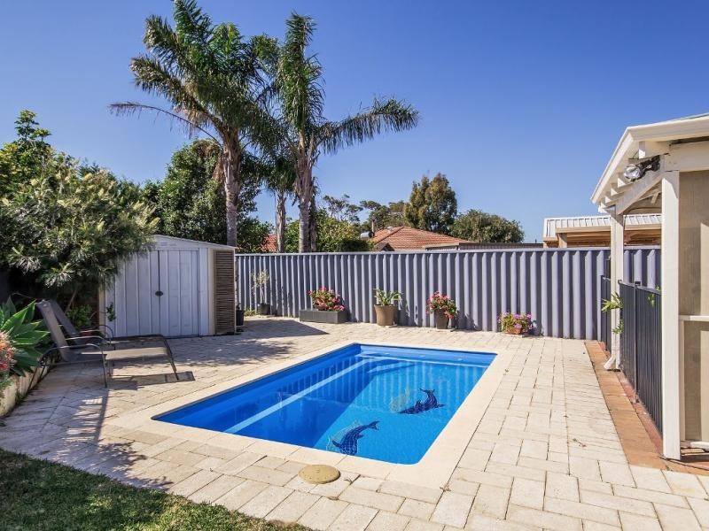 20A Sandford Crescent, Halls Head WA 6210