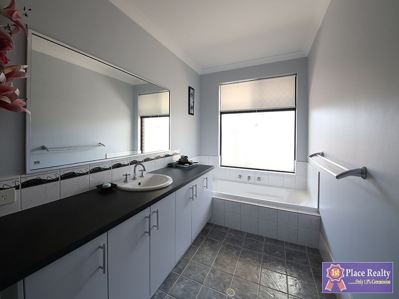 7 Adela Bend, Lakelands WA 6180