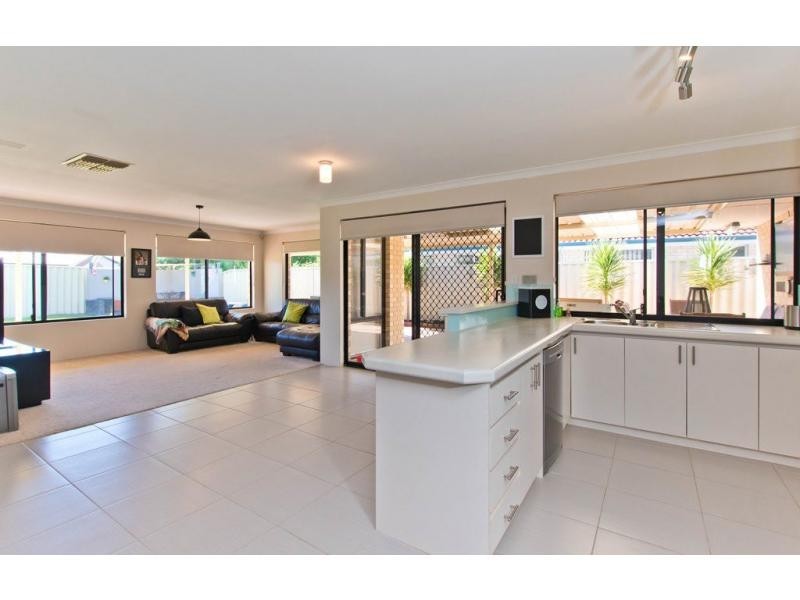 29 Mornington Boulevard, Waikiki WA 6169