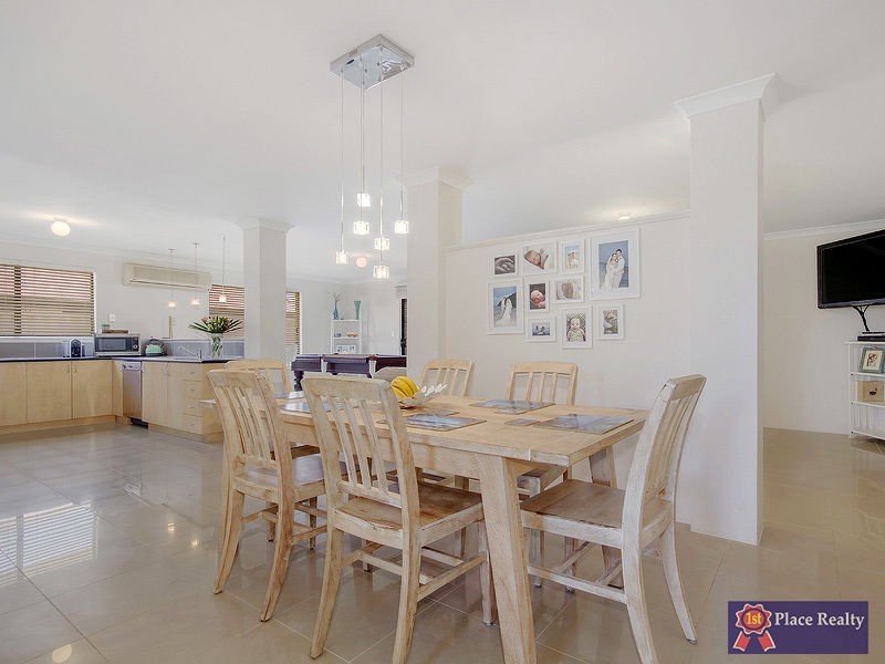 17 Champlain Road, Secret Harbour WA 6173