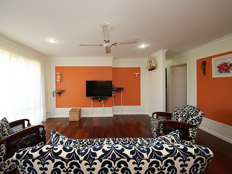 5 Hopkins Place, Waikiki WA 6169