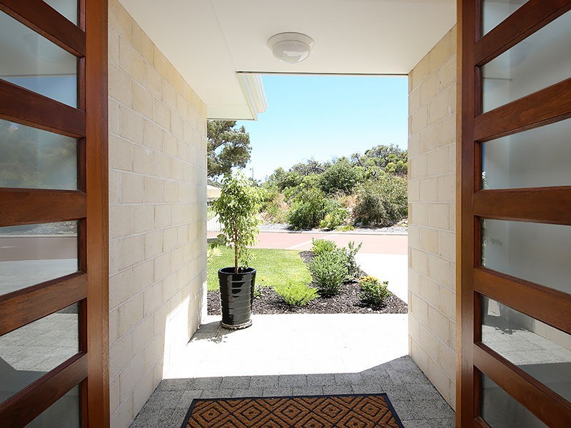 2 Roden Close, Madora Bay WA 6210