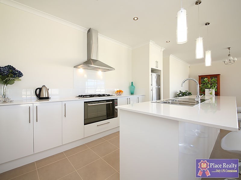 2 Roden Close, Madora Bay WA 6210