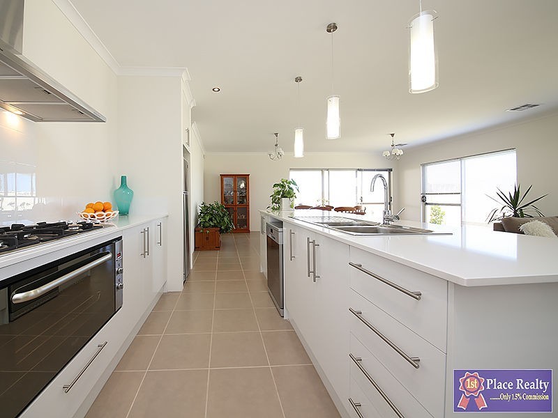 2 Roden Close, Madora Bay WA 6210
