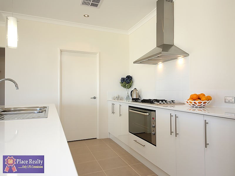 2 Roden Close, Madora Bay WA 6210