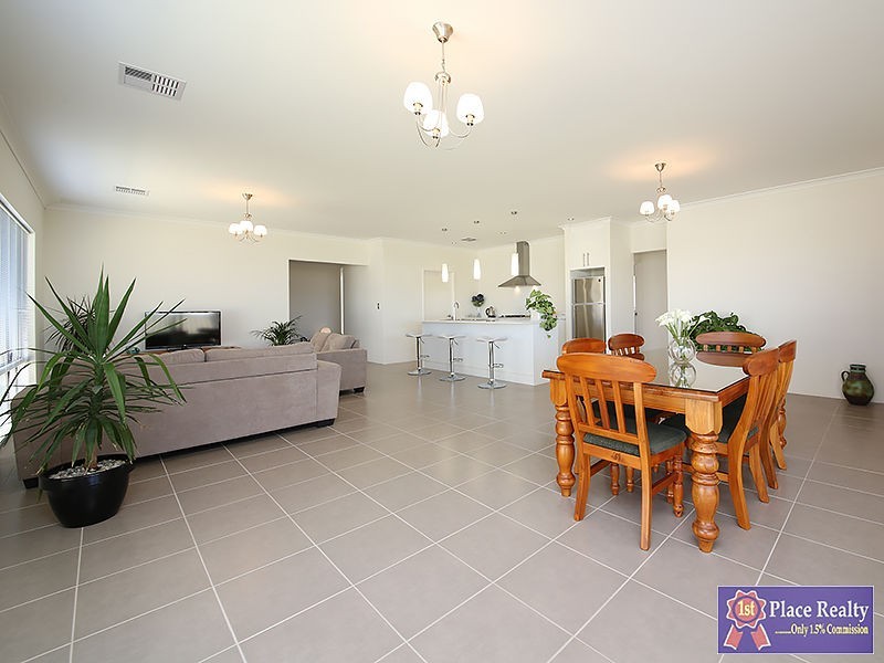 2 Roden Close, Madora Bay WA 6210