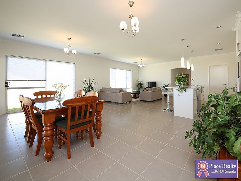 2 Roden Close, Madora Bay WA 6210