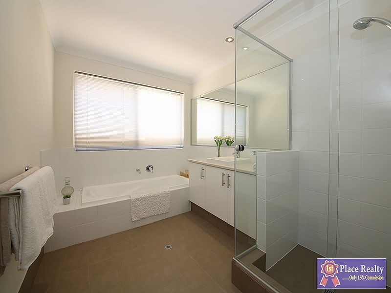 2 Roden Close, Madora Bay WA 6210
