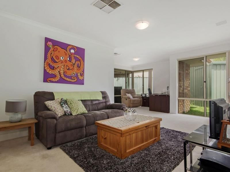 27 Minilya Loop, Warnbro WA 6169