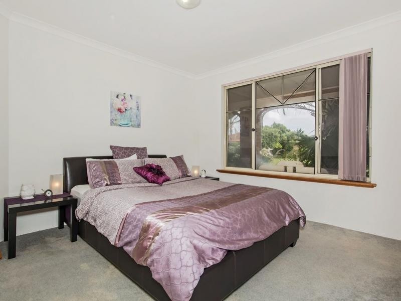 27 Minilya Loop, Warnbro WA 6169