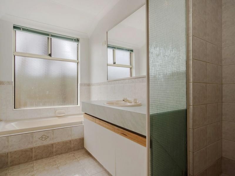 27 Minilya Loop, Warnbro WA 6169