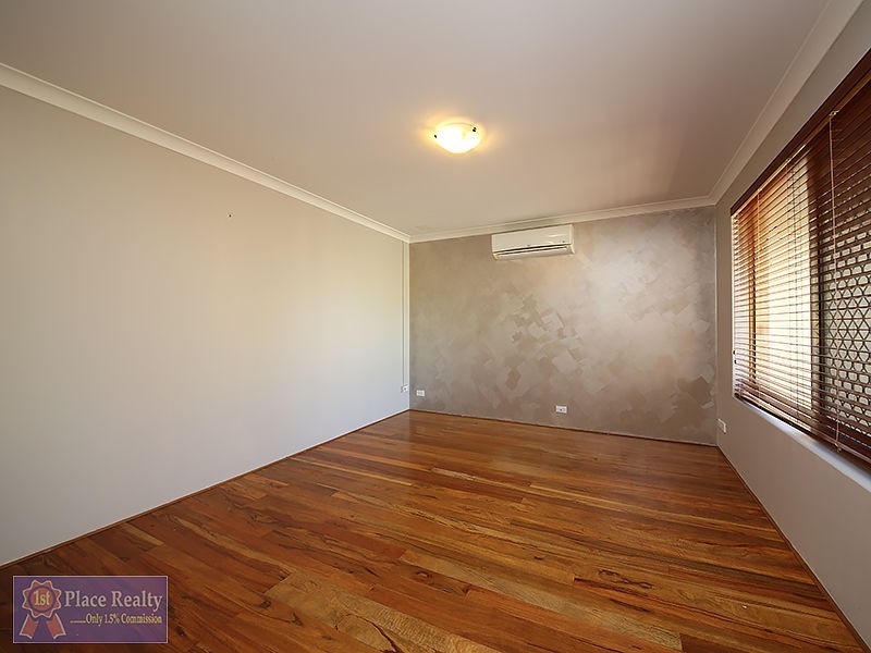 17 Morlaix Mews, Port Kennedy WA 6172