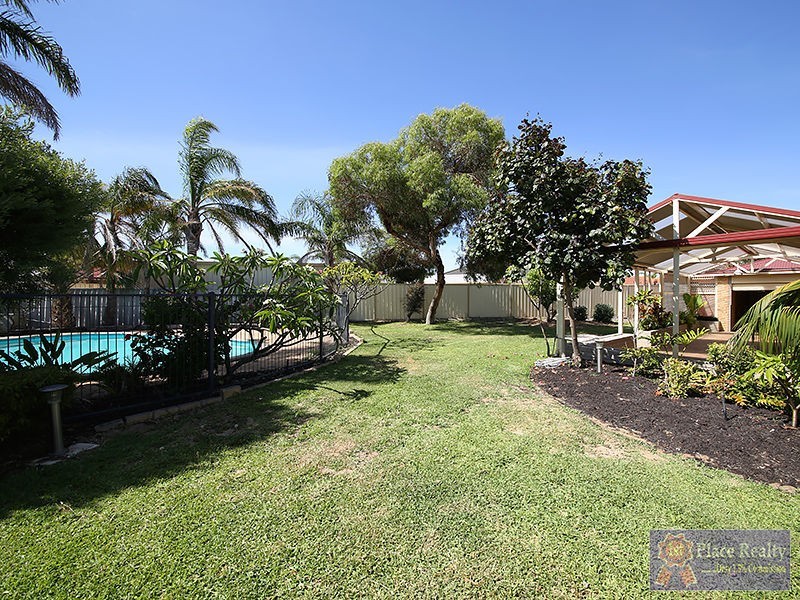 17 Morlaix Mews, Port Kennedy WA 6172
