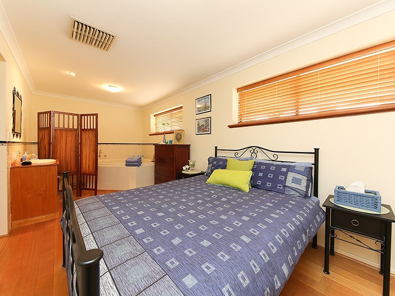 11 Parmelia Way, Madora Bay WA 6210