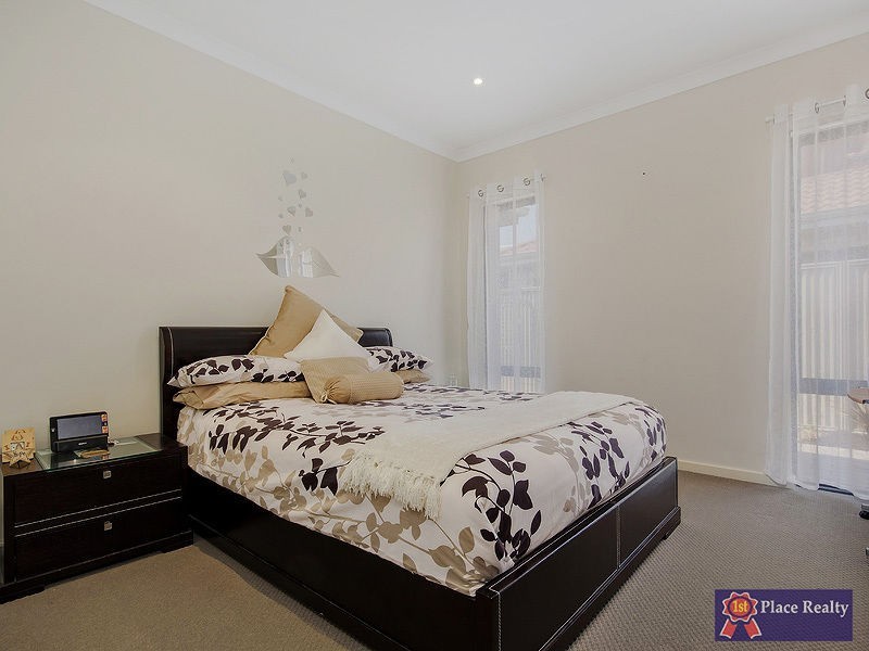 9 Swanbourne Avenue, Secret Harbour WA 6173