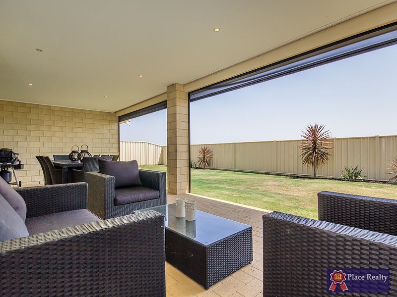 1 Pelora View, Lakelands WA 6180