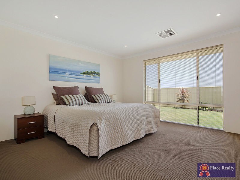 1 Pelora View, Lakelands WA 6180