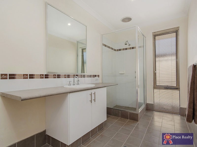 1 Pelora View, Lakelands WA 6180