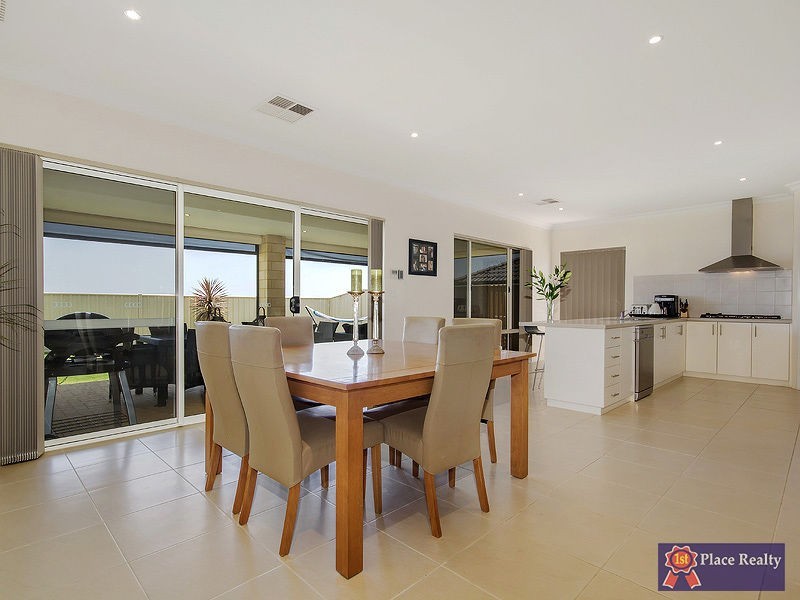 1 Pelora View, Lakelands WA 6180