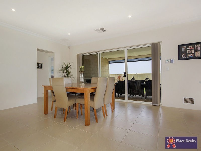 1 Pelora View, Lakelands WA 6180