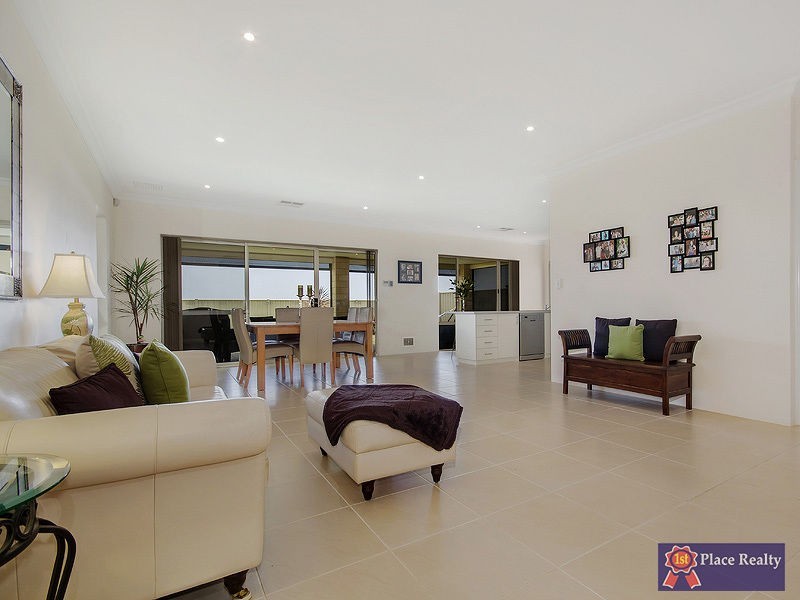 1 Pelora View, Lakelands WA 6180