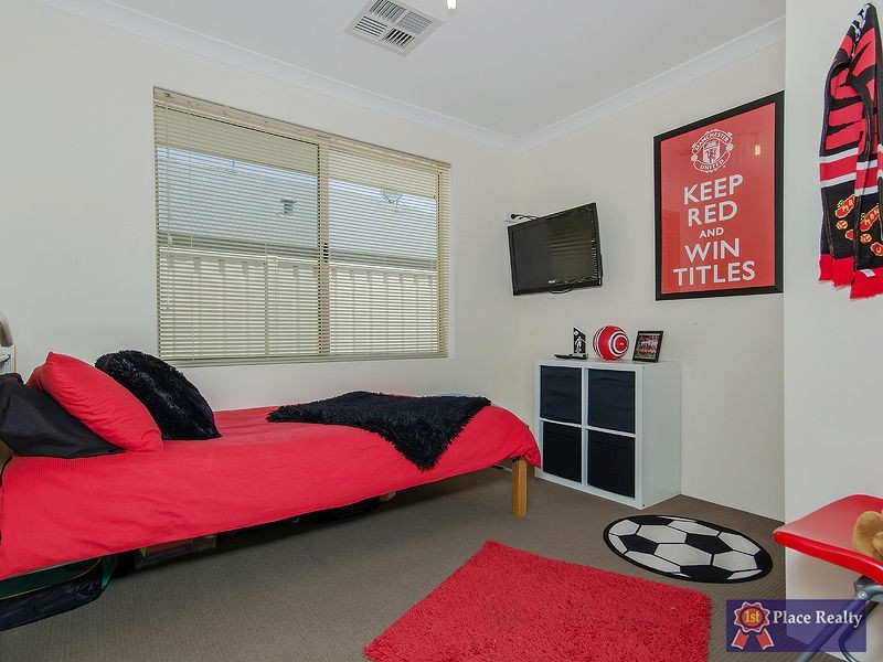 1 Pelora View, Lakelands WA 6180