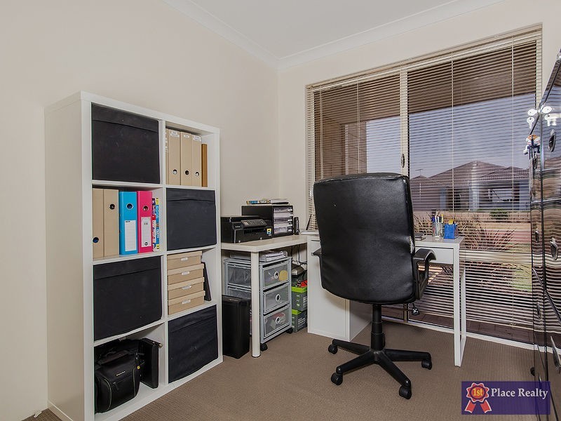 1 Pelora View, Lakelands WA 6180