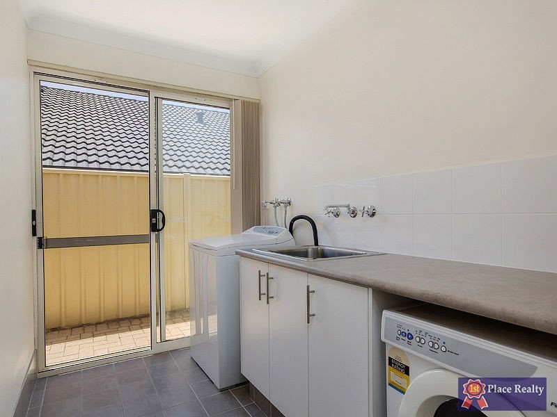 1 Pelora View, Lakelands WA 6180