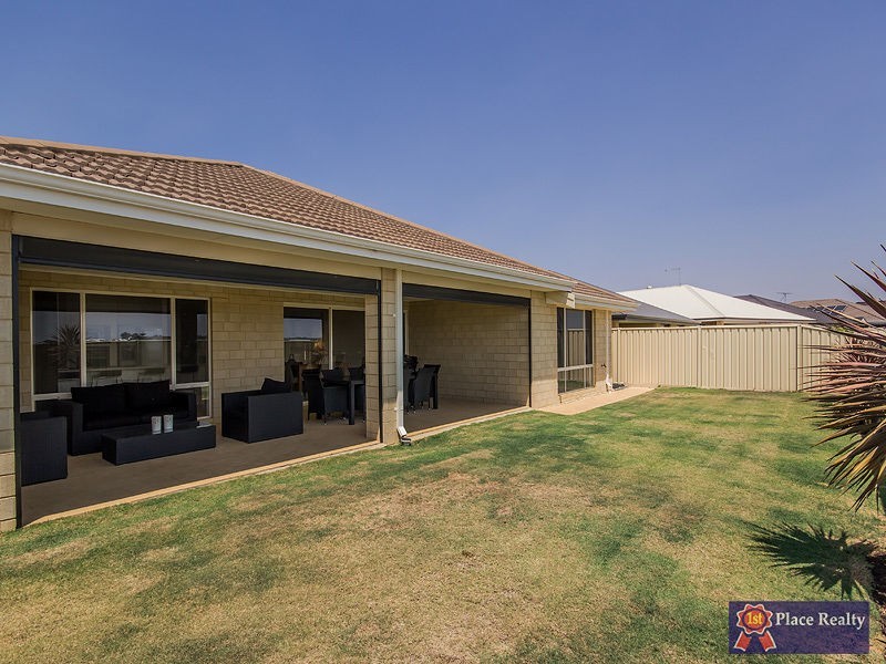 1 Pelora View, Lakelands WA 6180