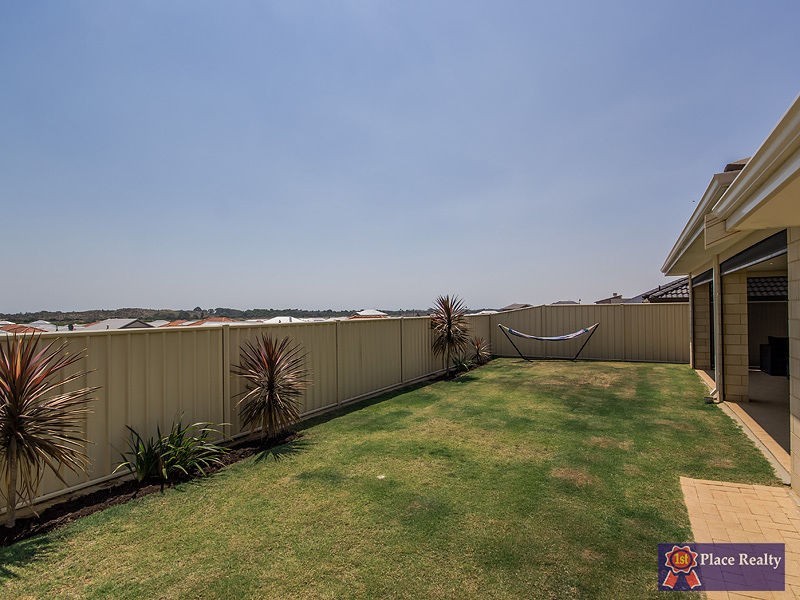 1 Pelora View, Lakelands WA 6180