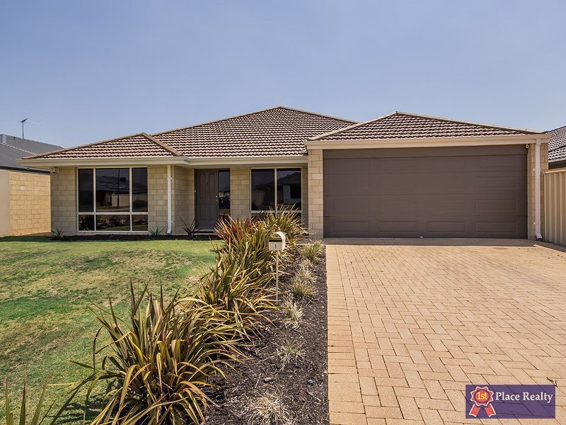 1 Pelora View, Lakelands WA 6180