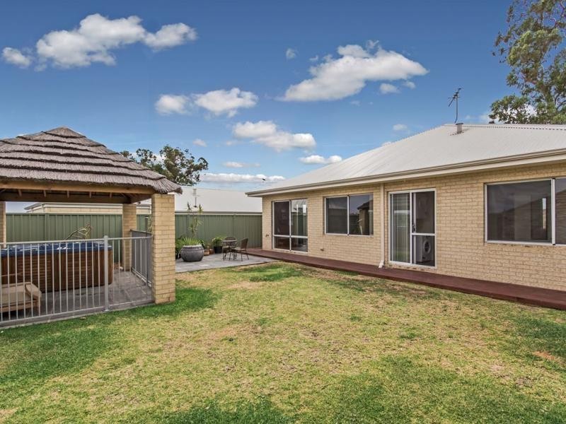 10 Mountain Cove, Baldivis WA 6171