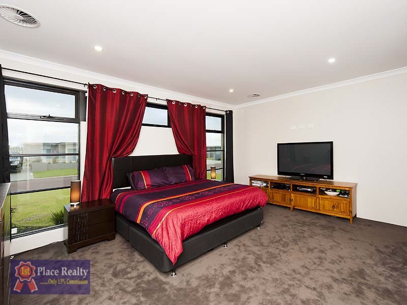15 Warrior Pass, Madora Bay WA 6210