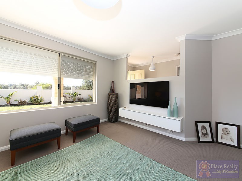 19 Warburton Trail, Lakelands WA 6180