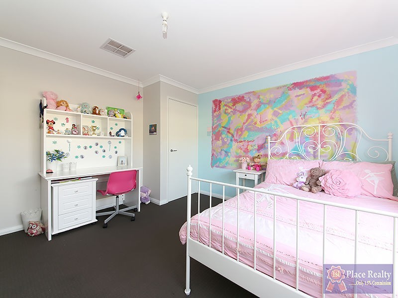 19 Warburton Trail, Lakelands WA 6180