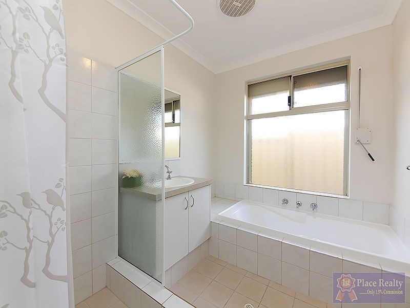 19 Warburton Trail, Lakelands WA 6180