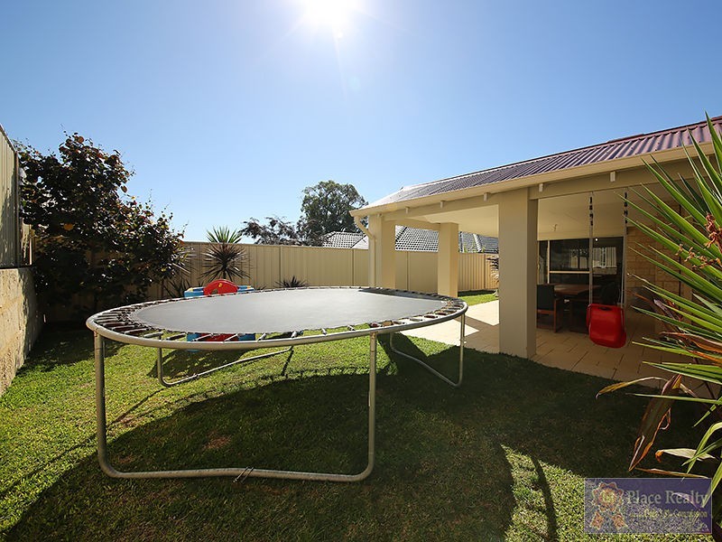 19 Warburton Trail, Lakelands WA 6180