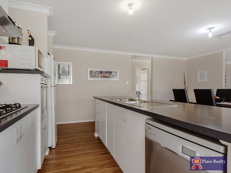 38 Highcliffe Circle, Lakelands WA 6180