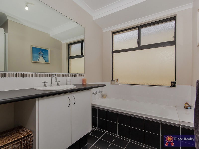 38 Highcliffe Circle, Lakelands WA 6180