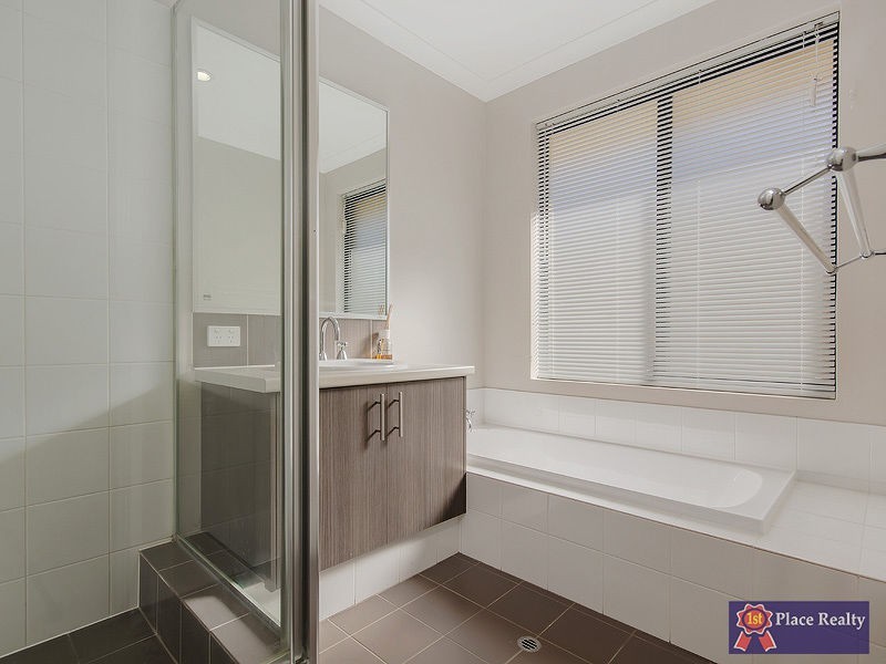 7 Glenbawn Vista, Lakelands WA 6180