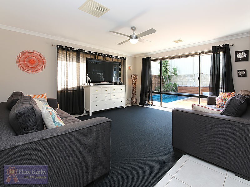 8 Murrin Loop, Lakelands WA 6180