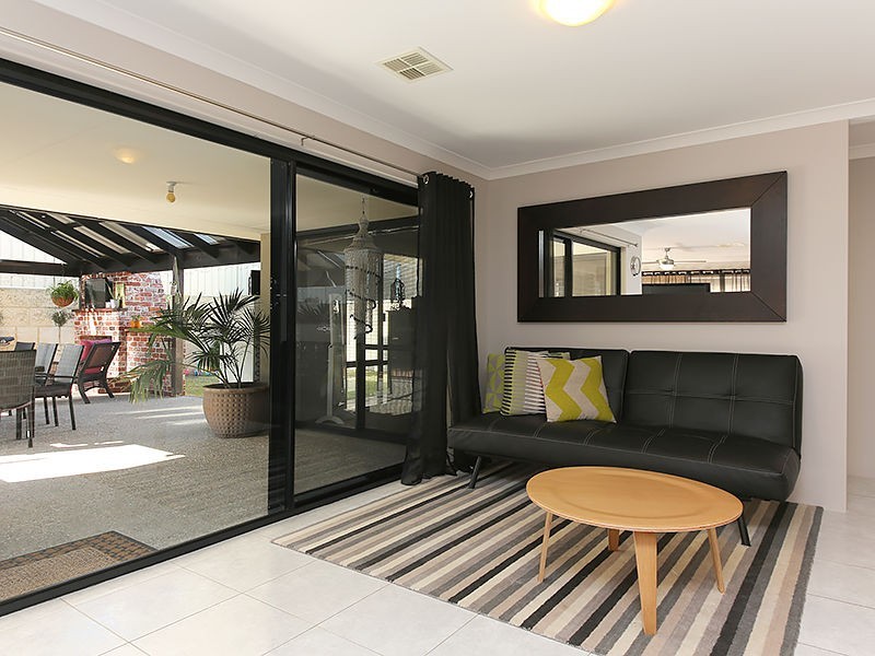 8 Murrin Loop, Lakelands WA 6180